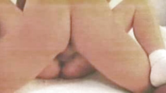 A Abby Lee Brazil tem uma rolha de rabo com jóias vídeos pornográficos ao vivo enterrada no seu buraco de Cu Espremedor de pilas.