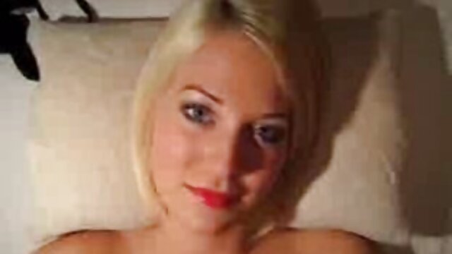 Sexo anal bêbado na vídeo pornô ao vivo vídeo pornô casa de banho de uma discoteca em Moscovo