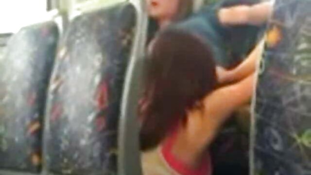 a busty girl dá dois tipos ricos mais filme de pornô de sexo ao vivo velhos.
