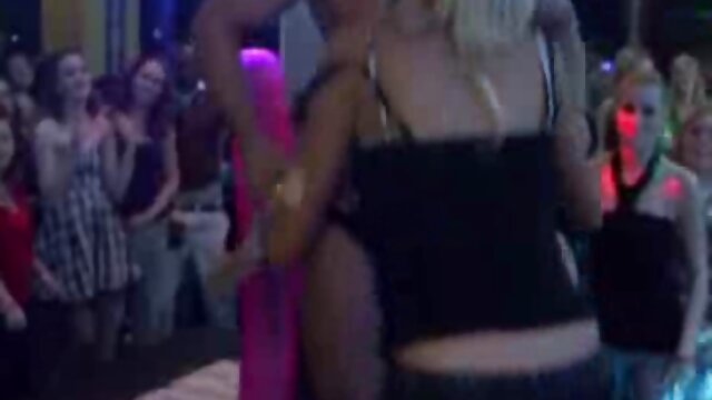 Busty Chantelle Fox faz um broche suculento quero ver vídeo pornô vivo à polícia.