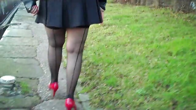 Fode uma prostituta gorda no filme de sexo ao vivo pornô banco de trás de um carro na boca