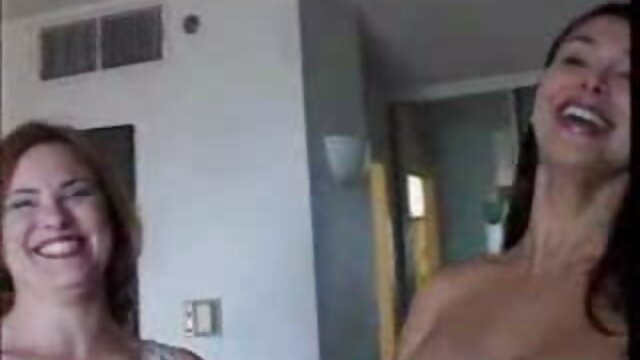 Ebony insere um pau duro ver video de sexo grátis na rata de uma namorada Adormecida