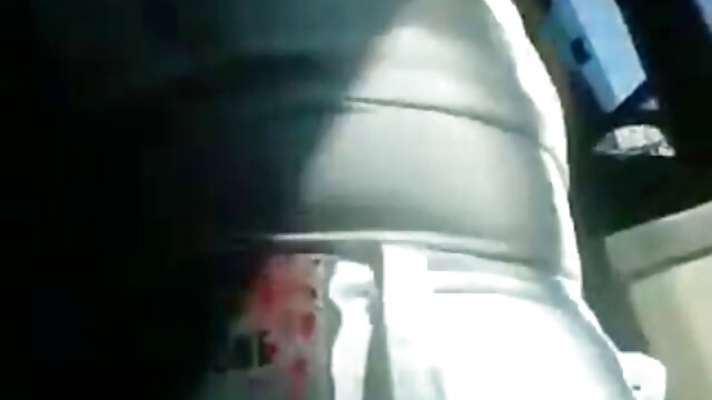 Hd POVD-Alexis Adams fica cru com vídeo pornô ao vivo caseiro missangas na sua fenda