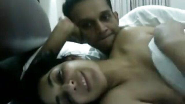loira filme pornô de viviane em lingerie tem um clímax que a faz urinar