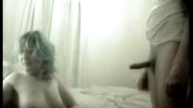 Holly Hendrix leva um corrimão de Vaqueira na sua filme pornô ao vivo de graça coluna latejante