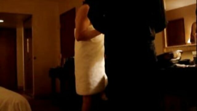 O pessoal do clube de Fitness divorciou-se de um bom cliente para um ménage vídeo de pornografia ao vivo à trois.
