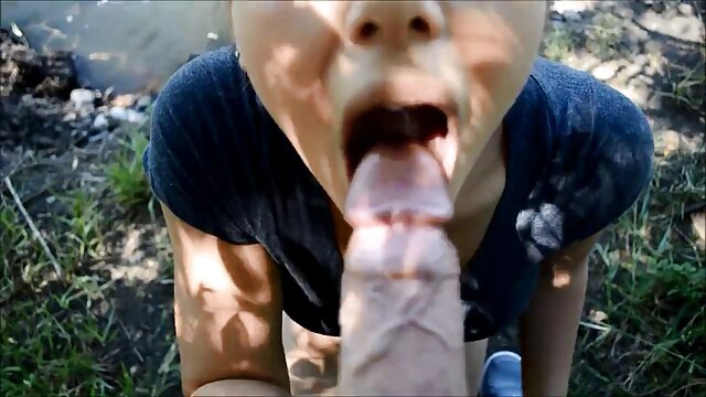 O ébano vídeo de pornô ao vivo brasileiro é louro, transforma-se em anal e tem a boca cheia.
