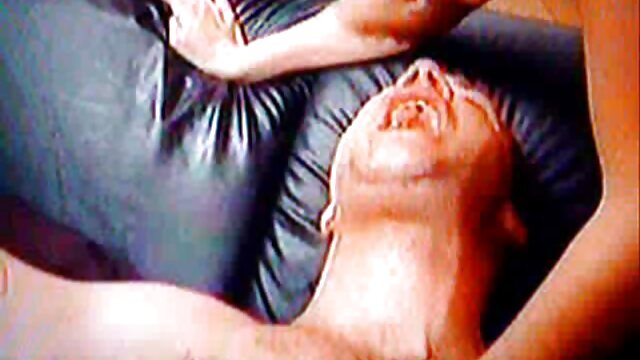 O filme pornô vivo francês de cabelo claro e o Inglês A Masturbar-se.